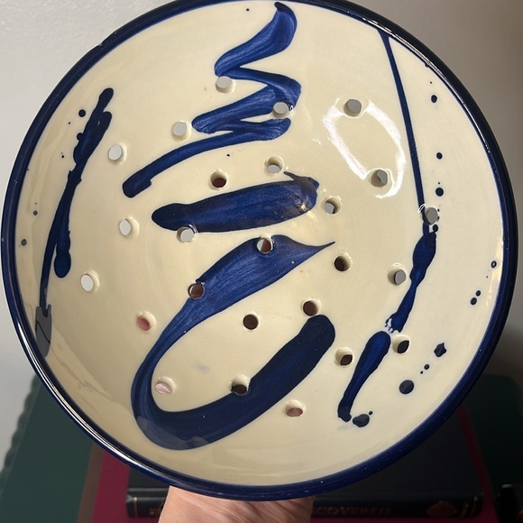 Handmade White & Blue Brush Stroke Signed Ceramic Vintage Berry Bowl Strainer - Picture 9 of 9
